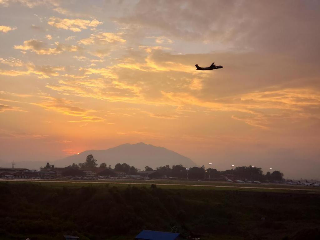 Kathmandu Airport View Hotel And Lodge ภายนอก รูปภาพ